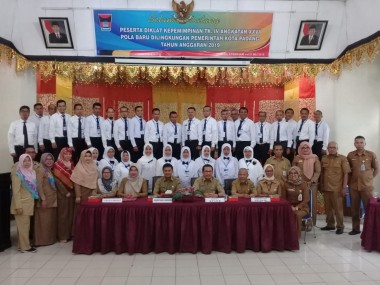 Pembukaan Diklat Kepemimpinan Tingkat IV Angkatan XXVI Pola Baru Bagi Pejabat Pengawas Di Lingkungan Pemerintah Kota Padang
